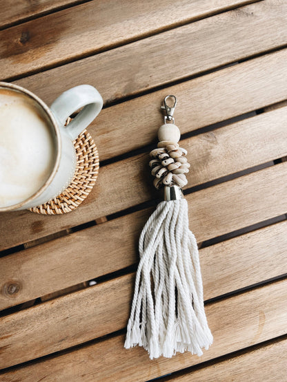 Alor Key Chain Cowrie - White